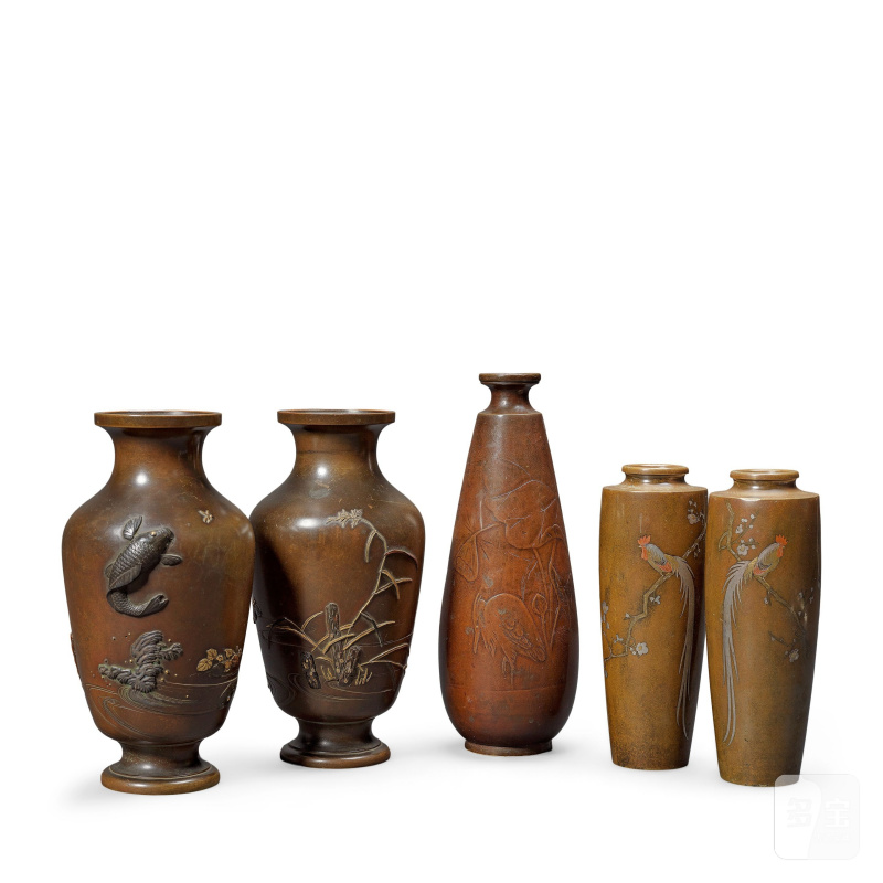 明治時代 銅瓶兩對及銅瓶一件 | TWO PAIRS OF BRONZE VASES TOGETHER WITH A BRONZE VASE - 图1